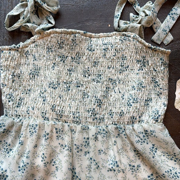 Altar’d State Blue Floral Print Dress size M NWT Smocked Tie Straps Tiered - Picture 3 of 12
